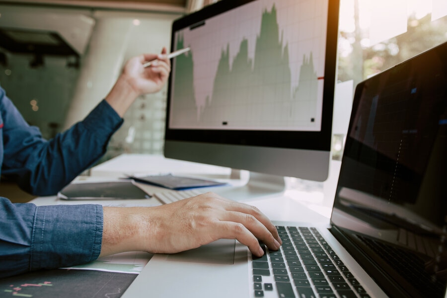 Want to Get Involved with ESG Investing? Find Out Which Stocks Will Keep Your Conscience Clear!