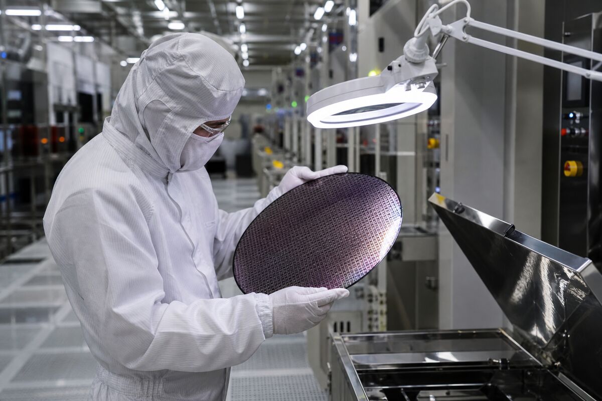 Micron's Overbought Status: What It Means for Investors in the Semiconductor Sector