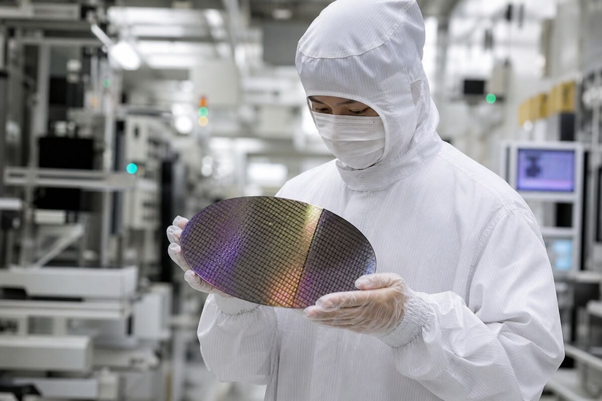 Nasdaq Rallies as Chipmakers Lead Charge Despite Geopolitical Tensions