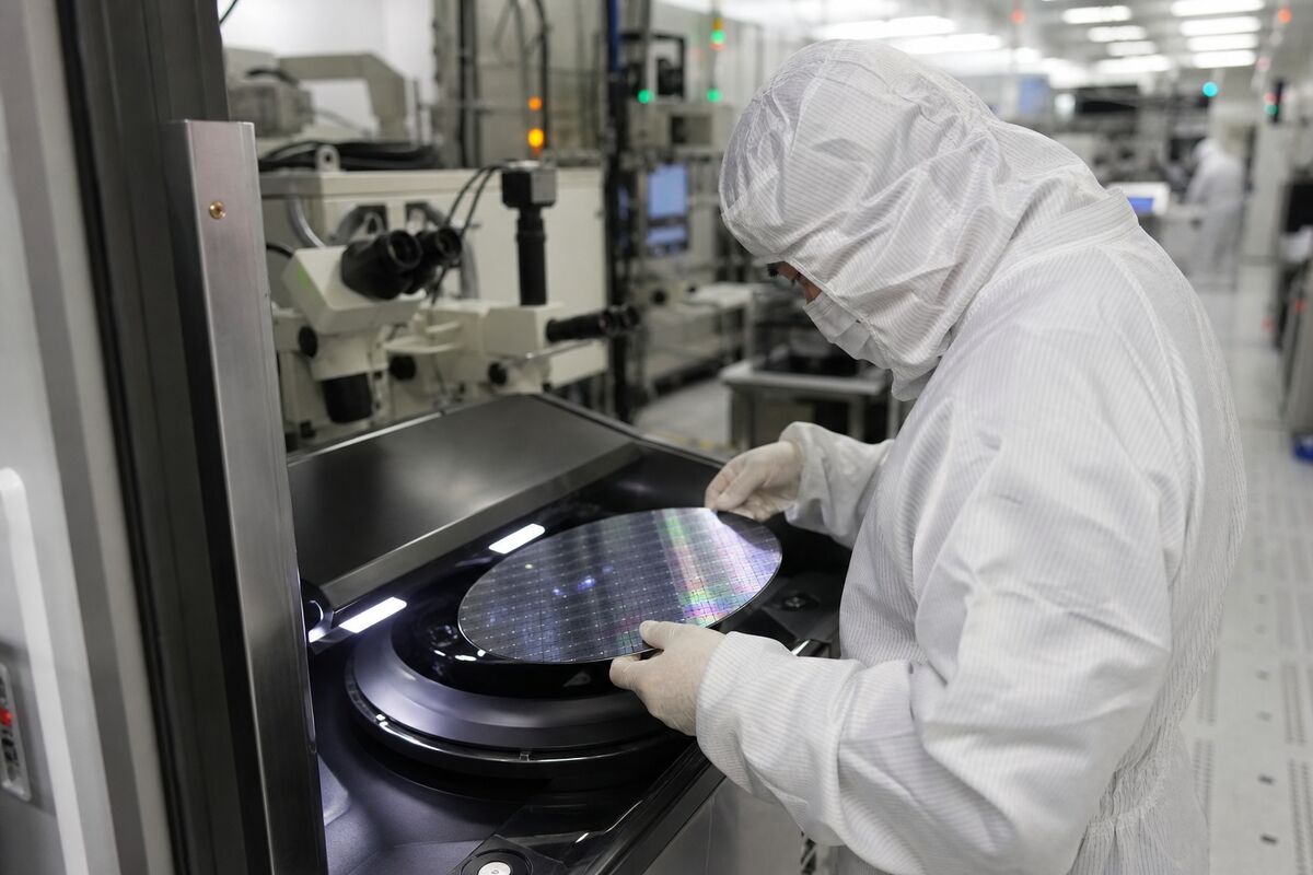 Arm and SoftBank's Last-Ditch Bid for Cerebras: Implications for the AI Chip Sector