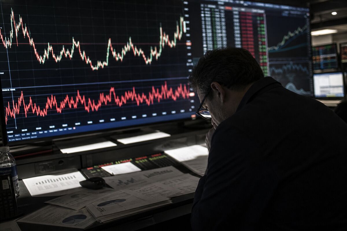 Navigating Uncertainty: Insights from the S&P 500 Volatility Index Decline