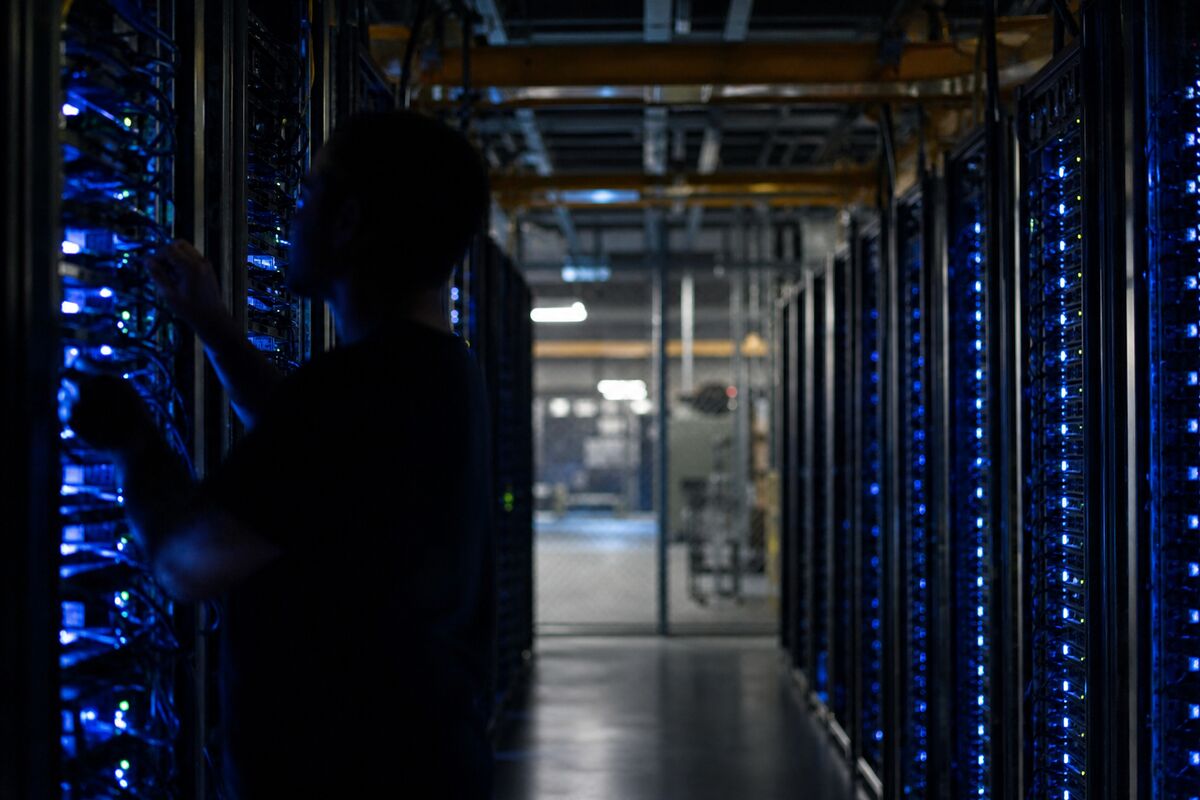 Oracle's Unusual Options Activity: A Barometer for AI Sentiment Ahead of Earnings