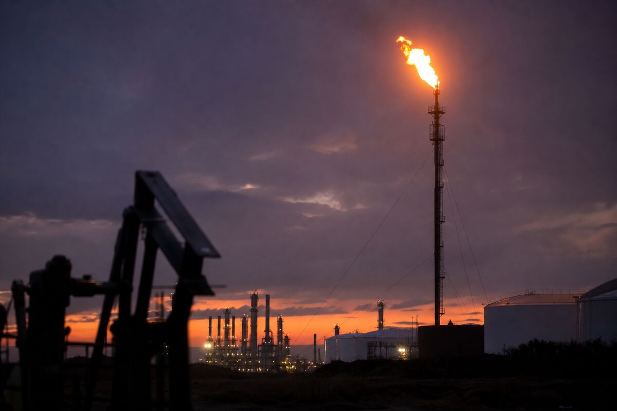 Market Reaction to Surging Oil Prices and Treasury Yields: A Double Test for Investors