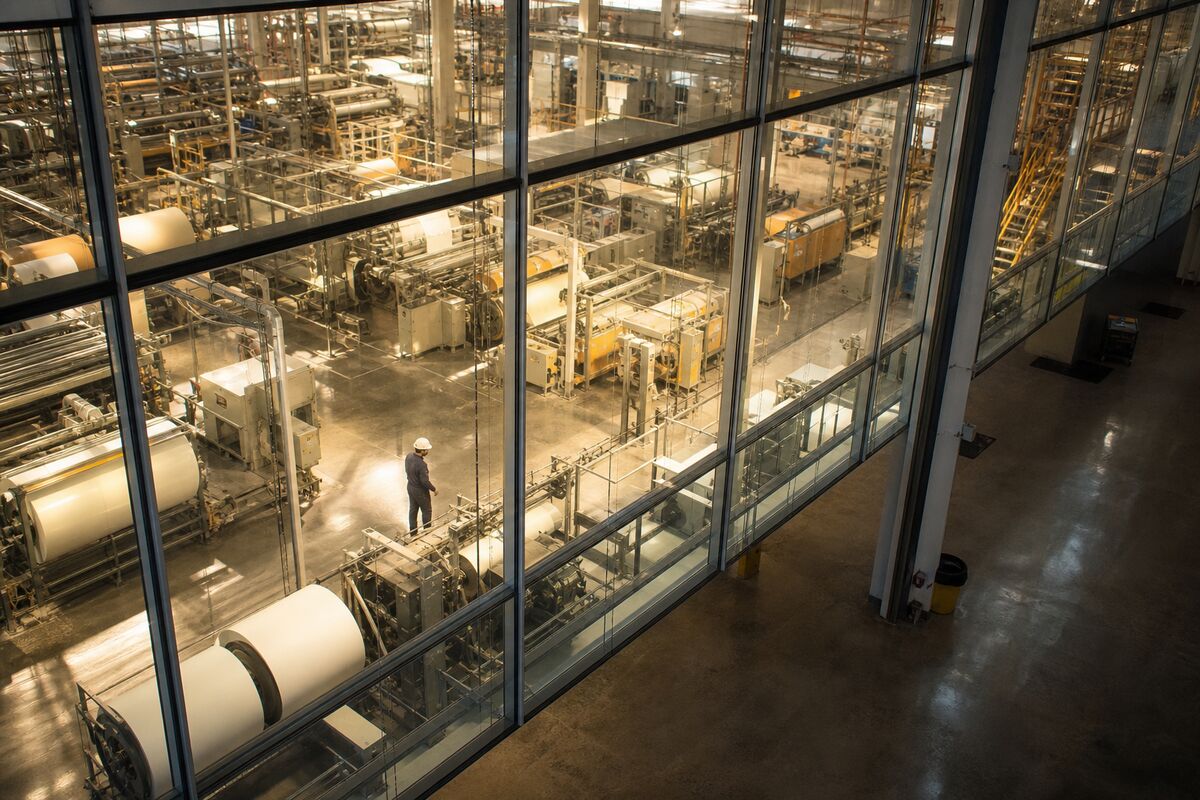 Kimberly-Clark’s Four-Year Weekly Rebound Puts Consumer Staples Back in Focus