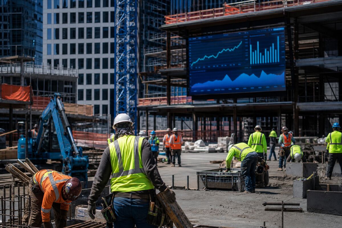 Jobless Claims at 194,000 Complicate the Fed's Rate-Cut Outlook