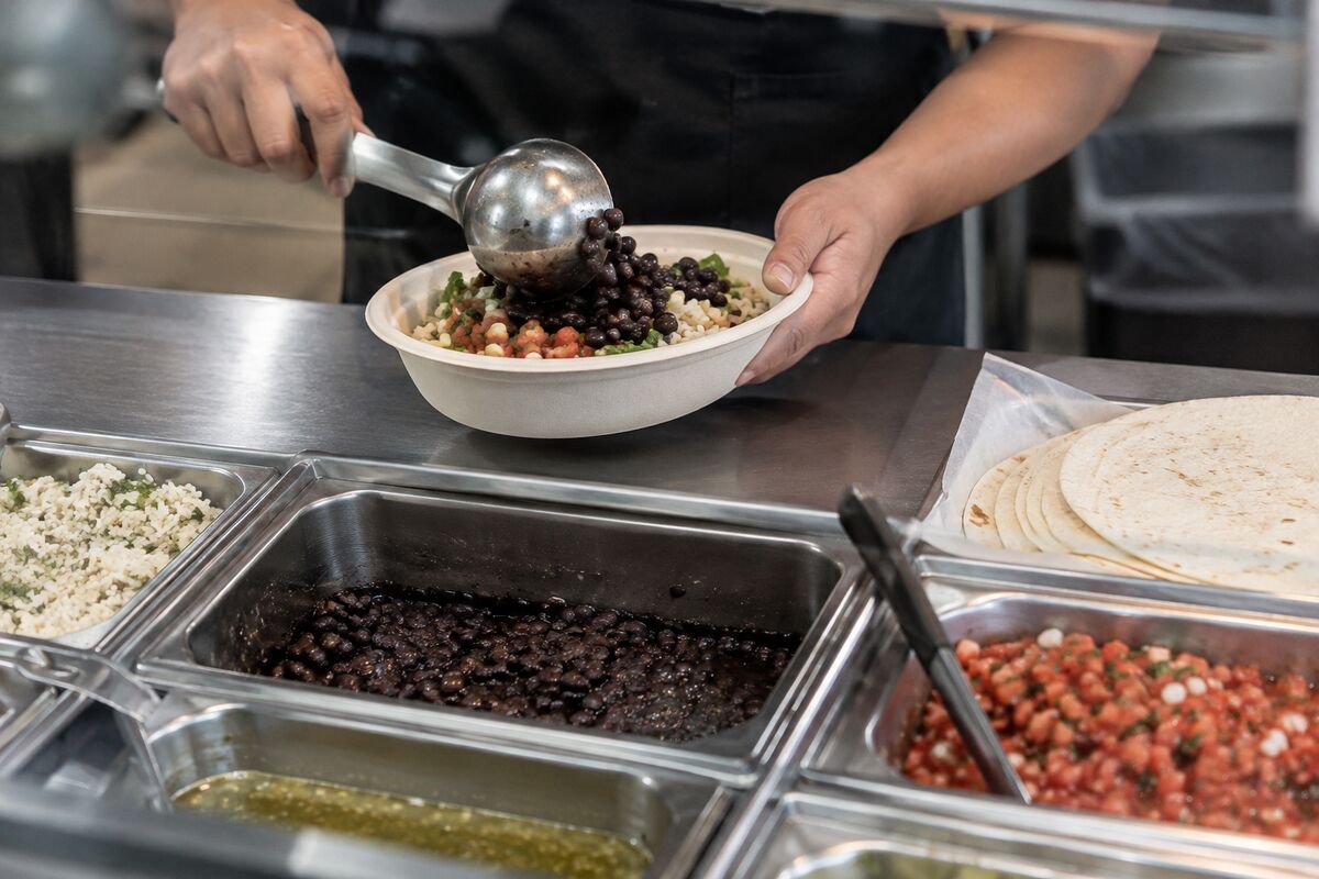 Restaurant Stock Split Widens as Darden and Brinker Outperform McDonald’s and Chipotle